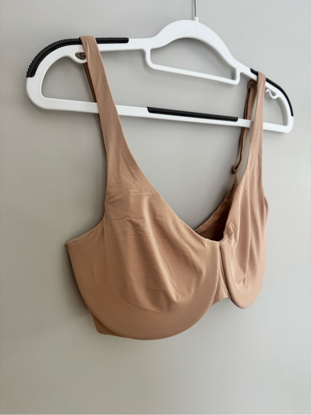SKIMS Smoothing Intimates Unlined Minimizer Bra - Color: CLAY - Picture 10 of 16